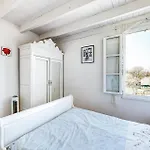 Dom wakacyjny 2 Bedroom Pet Friendly In *