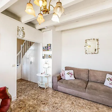 Casa vacanze Lovely In With Wifi *