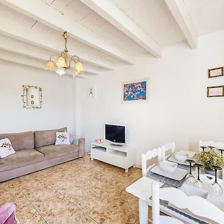 2 Bedroom Cozy In Oradour-Fanais