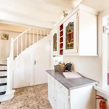 2 Bedroom Cozy In بيت للعطل Oradour-Fanais