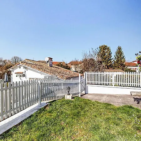 2 Bedroom Cozy In بيت للعطل