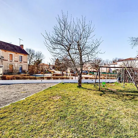 Dom wakacyjny 2 Bedroom Pet Friendly In Oradour-Fanais