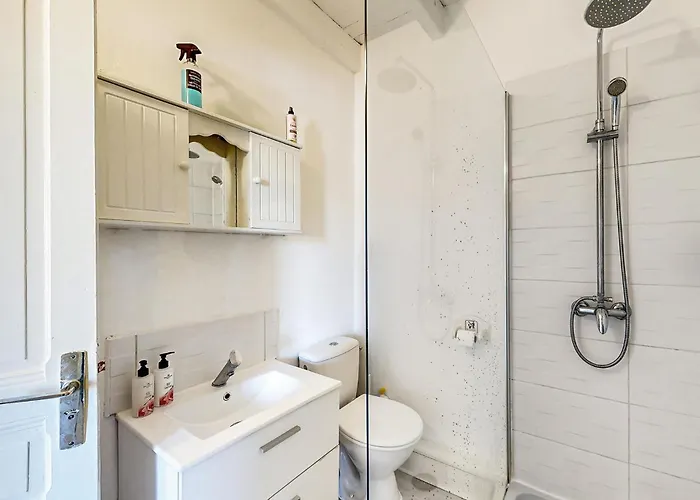 2 Bedroom Cozy In Oradour-Fanais