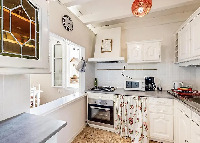 2 Bedroom Cozy In Сasa de vacaciones Oradour-Fanais