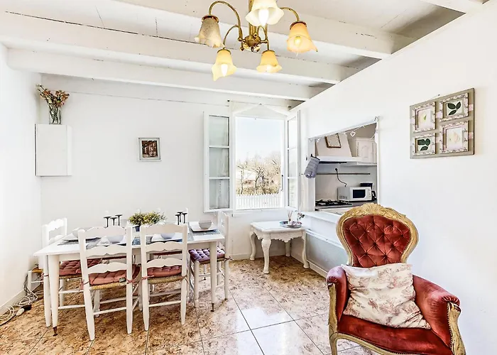 2 Bedroom Cozy In Сasa de vacaciones Oradour-Fanais