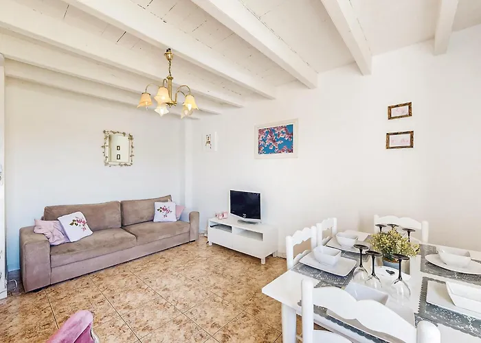 2 Bedroom Cozy In Oradour-Fanais