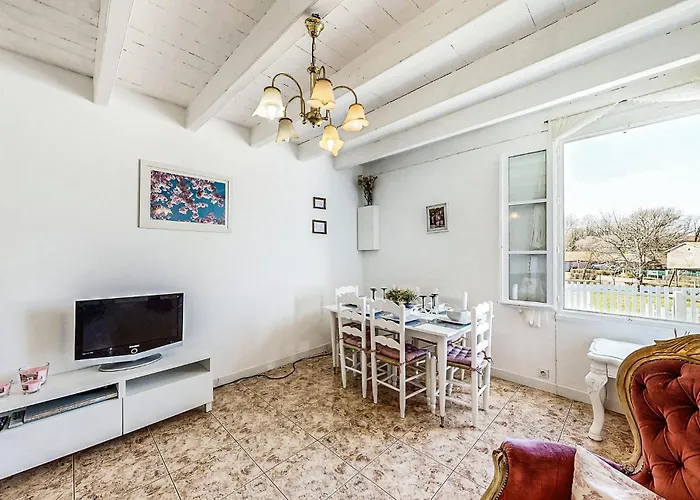 2 Bedroom Cozy In Oradour-Fanais